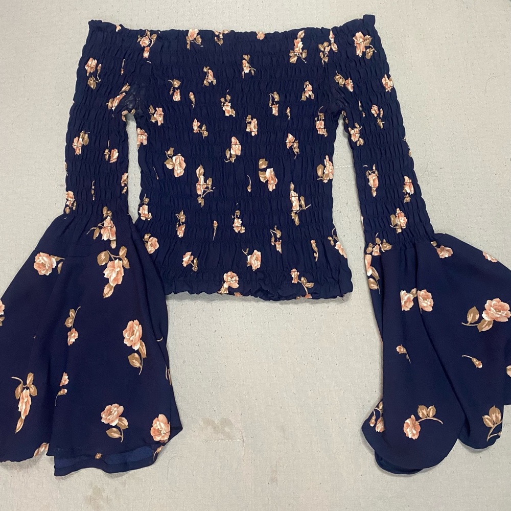 Long sleeve flower pattern blouse